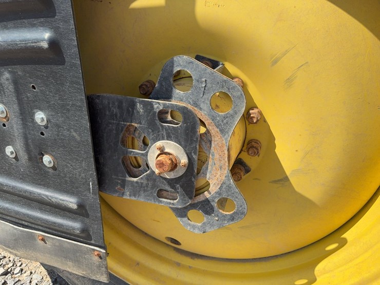 2016-john-deere-r4038-image-6