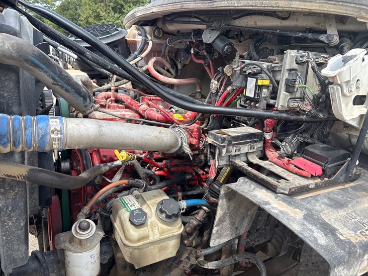 2015-freightliner-108sd-image-20