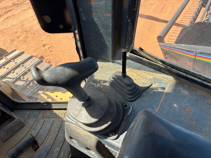 deere-700j-image-12