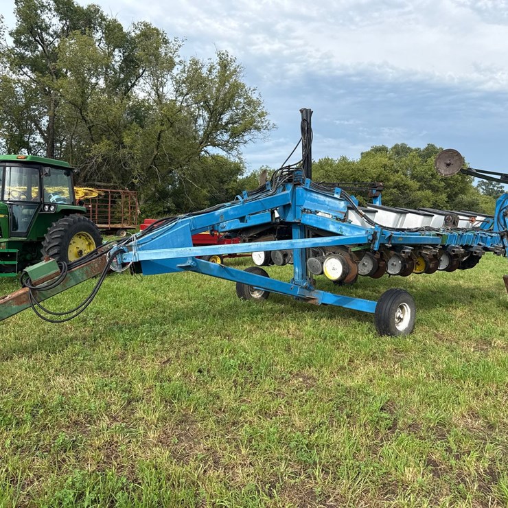 #755 • Kinze 12 Row Planter
