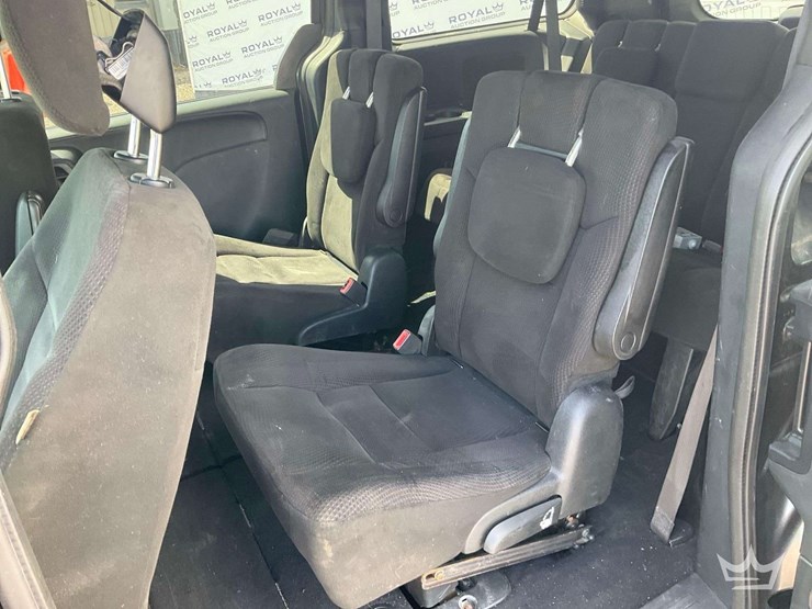 2015-dodge-caravan-image-20