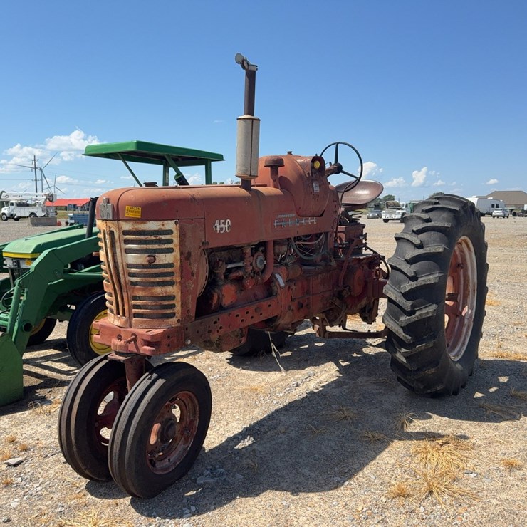 #45331 • 1957 Farmall 450 Tractor 933 INV#45331