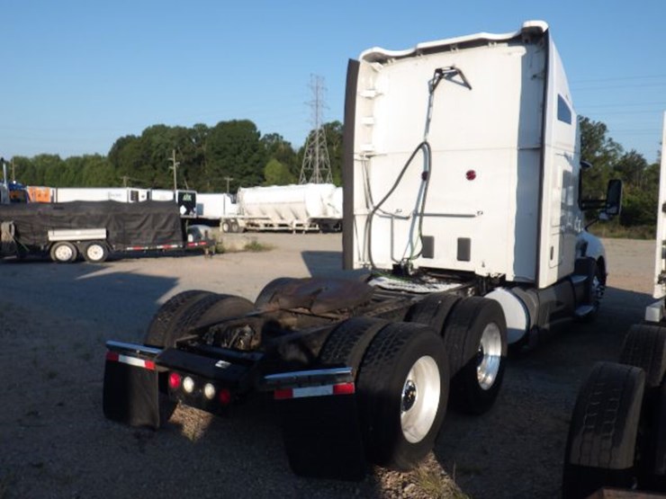 2015-kenworth-t680-image-10
