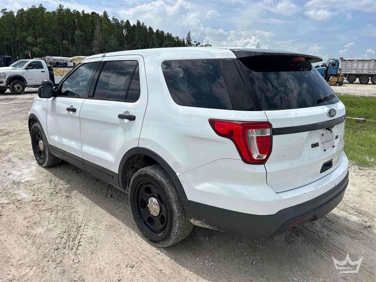 2016-ford-explorer-image-4