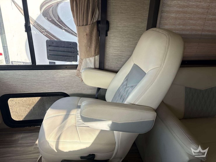 2020-ford-f53-thor-ace-32.3-33.5ft-class-a-motorhome-image-20