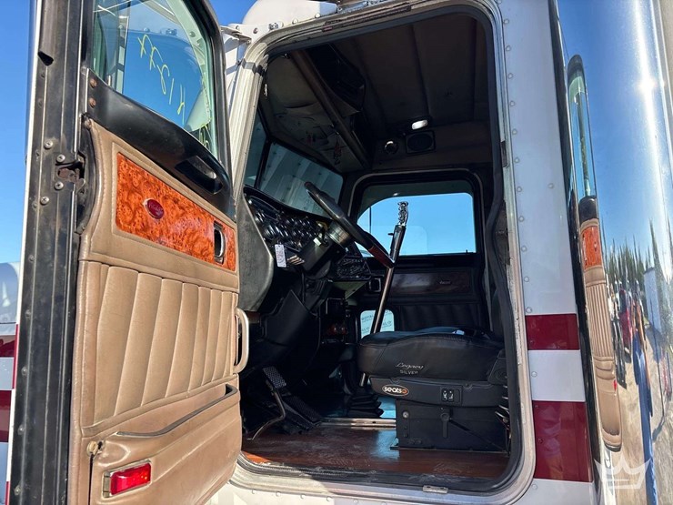 2005-peterbilt-379-image-15