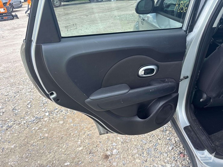 2016-kia-soul-image-22