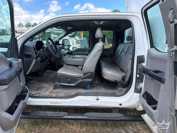 2019-ford-f550-image-17