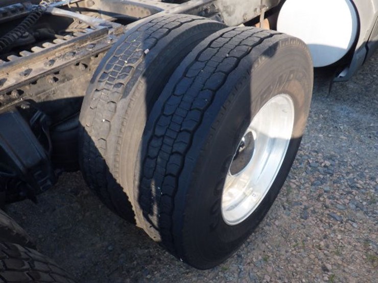 2015-kenworth-t680-image-8