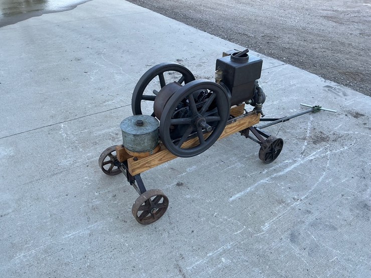 #5066-•-waterloo-boy-hit-and-miss-stationary-engine-on-transport-cart-image-5