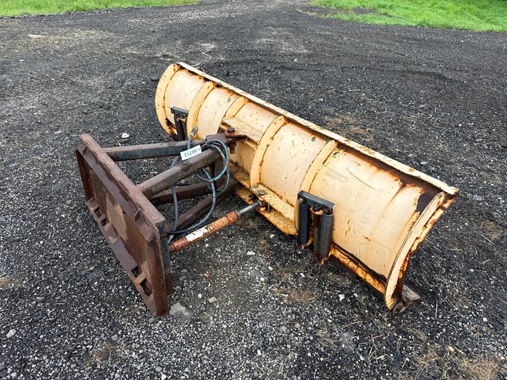 #712-•-8’-diamond-skid-steer-snow-plow-image-1