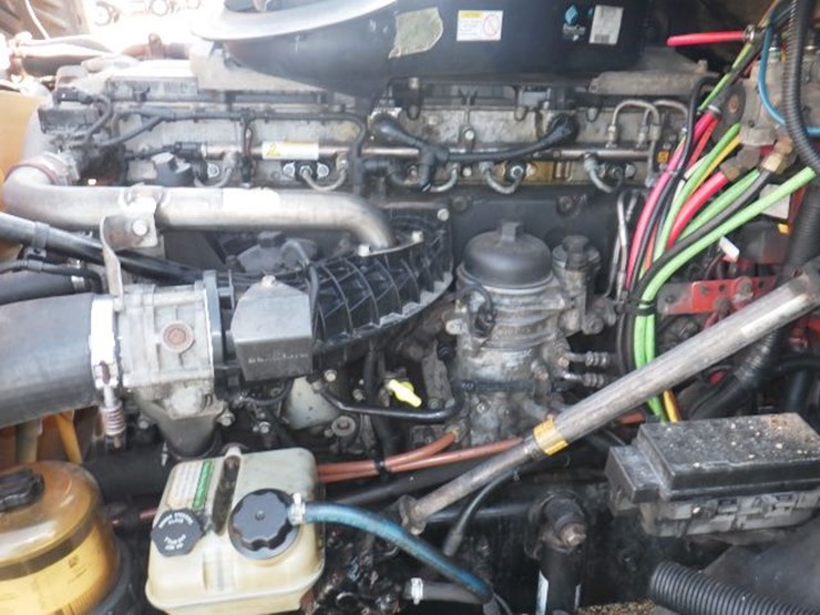 2015-freightliner-cascadia-125-image-28