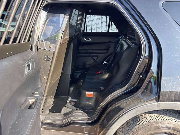 2016-ford-explorer-image-19