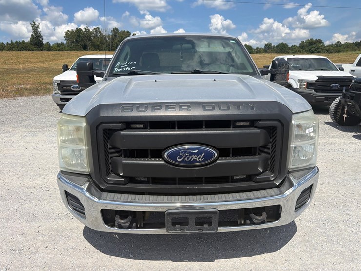 2016-ford-f250-xl-image-2