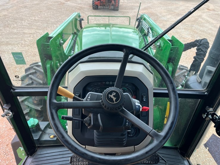 2022-john-deere-5100e-image-21
