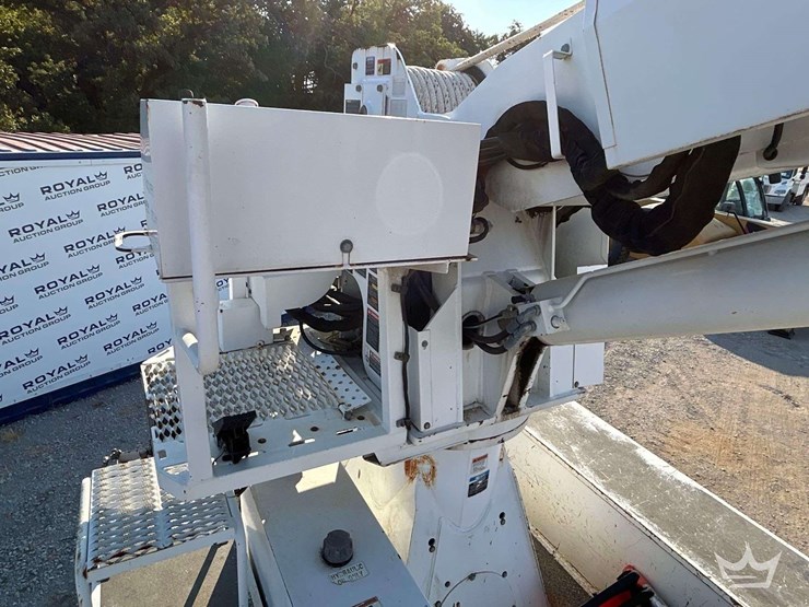 2014-freightliner-m2-106-image-32