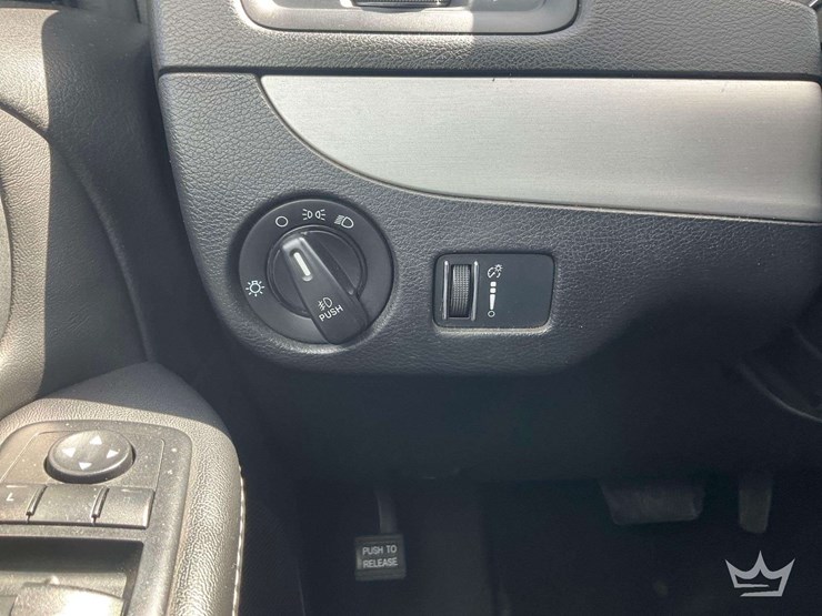 2015-dodge-caravan-image-18