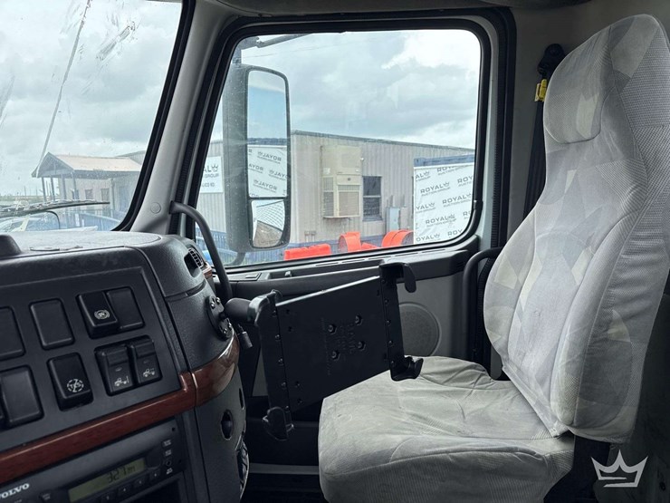 2017-freightliner-cascadia-125-image-46