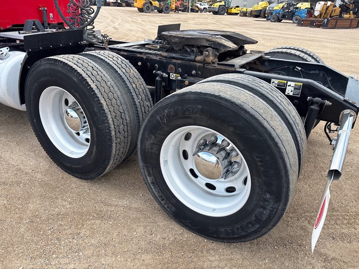 2015-peterbilt-389-image-5