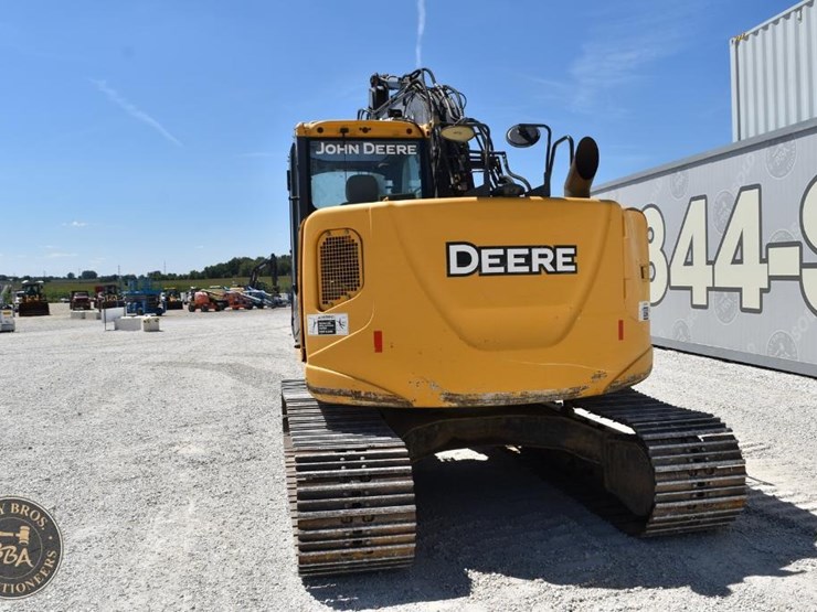 2014-deere-135g-image-12