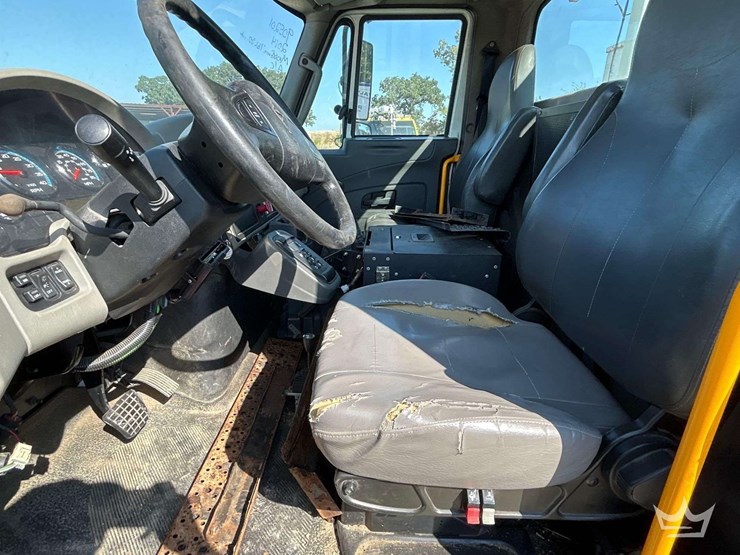 2014-international-durastar-4300-image-12