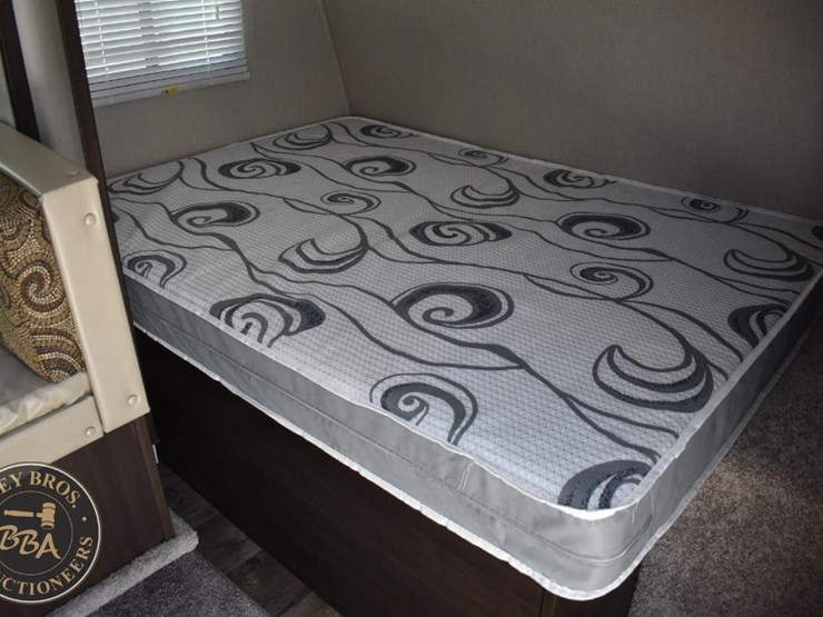 2019-keystone-rv-co-springdale-2200bh-46282-image-18