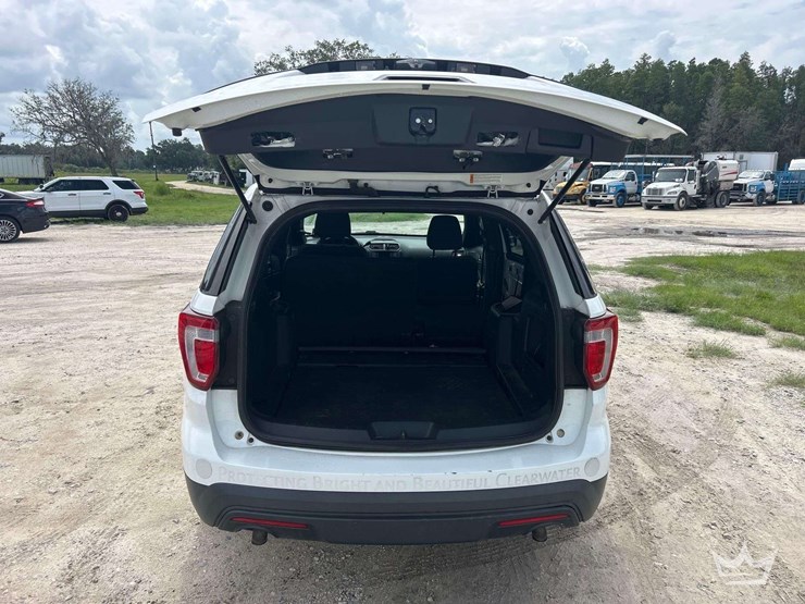 2017-ford-explorer-image-19