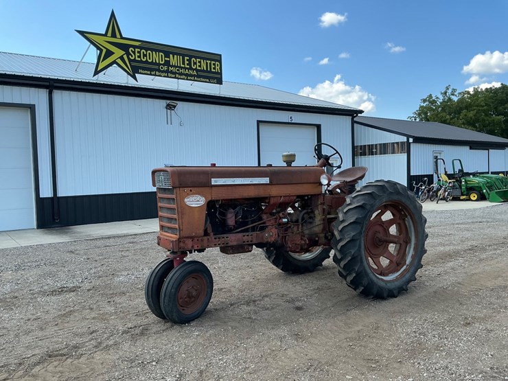 1958-case-ih-farmall-60-image-1