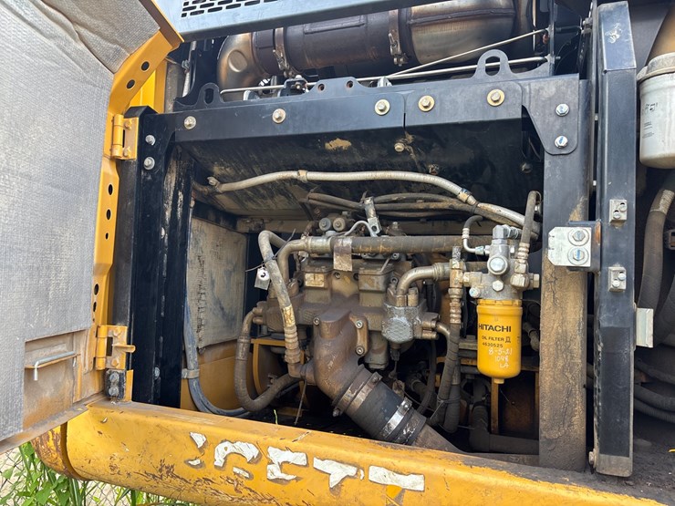 2019-deere-250g-lc-image-18