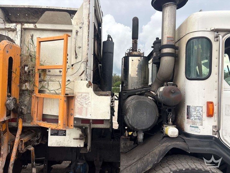 2019-peterbilt-520-image-20