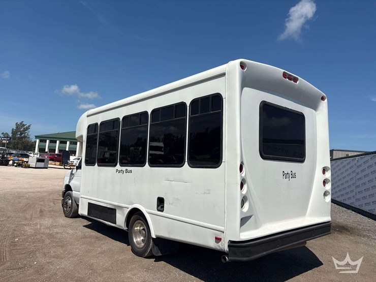 2014-ford-e350-image-4