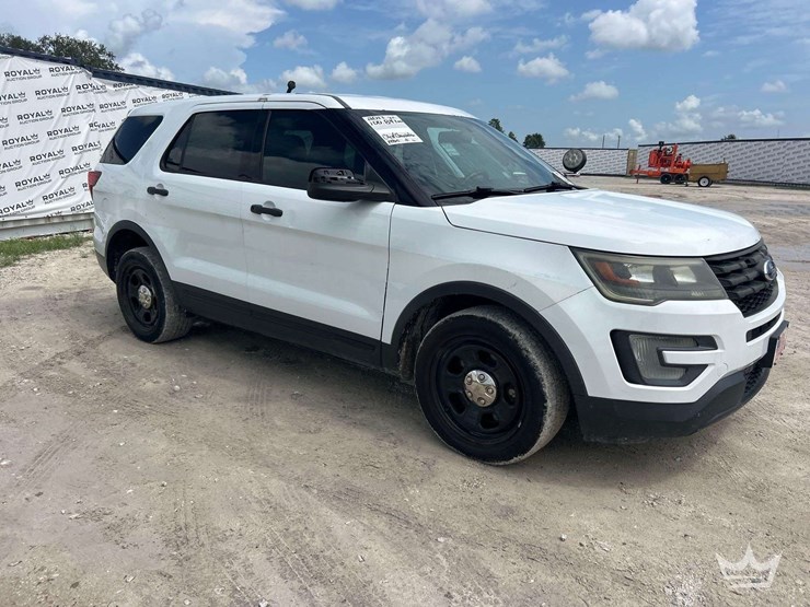 2017-ford-explorer-image-2
