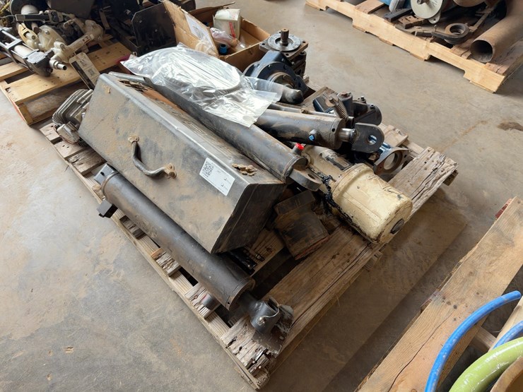 quantity-of-assorted-parts-image-2