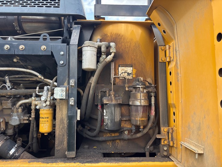 2019-deere-250g-lc-image-19