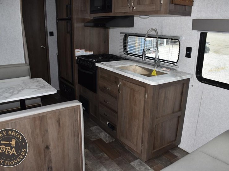 2021-east-to-west-silver-lake-27kns-46270-image-56