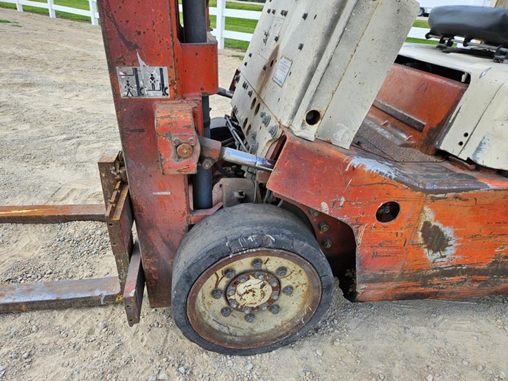 #38-•-nissan-5000-single-stage-fork-lift-image-12