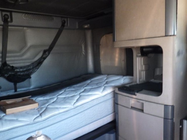 2015-freightliner-cascadia-125-image-8