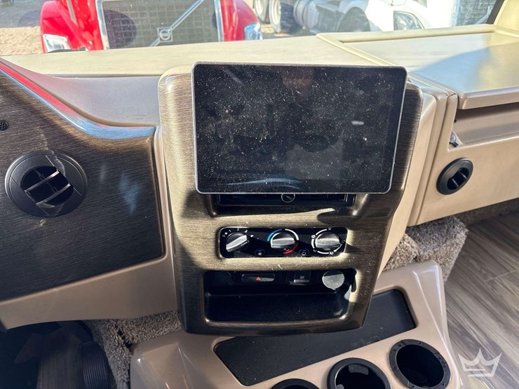 2020-ford-f53-thor-ace-32.3-33.5ft-class-a-motorhome-image-15