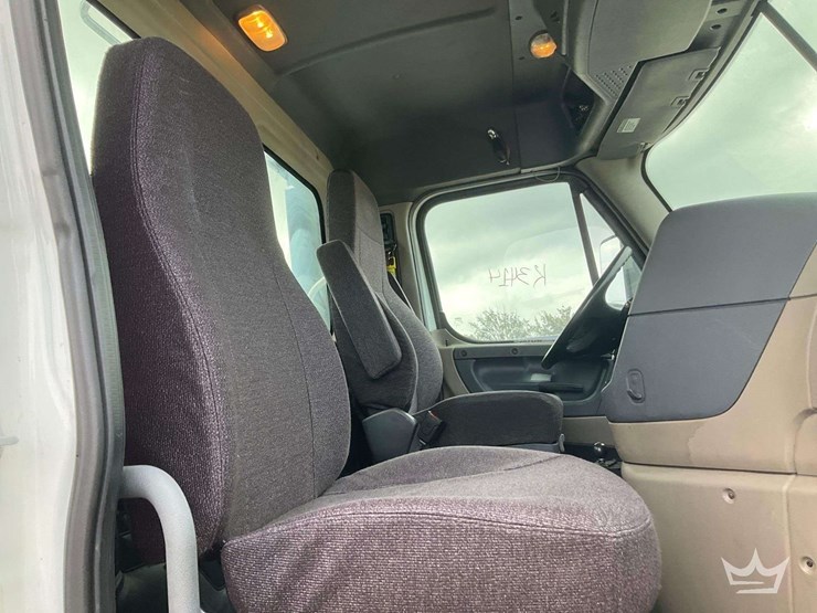 2017-freightliner-cascadia-125-image-24