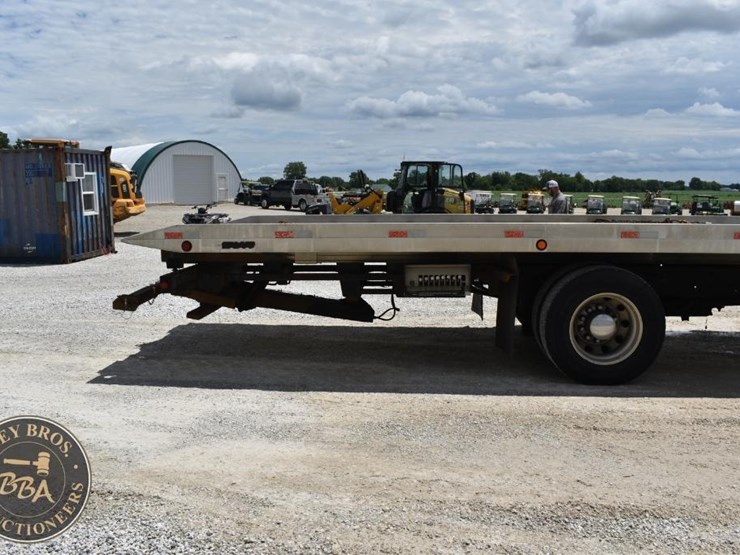 2015-freightliner-business-class-m2-106-image-7