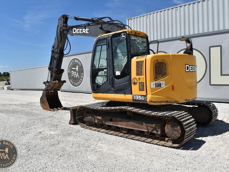 2014-deere-135g-image-9