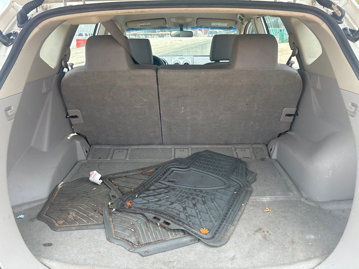 2013-nissan-rogue-s-image-5