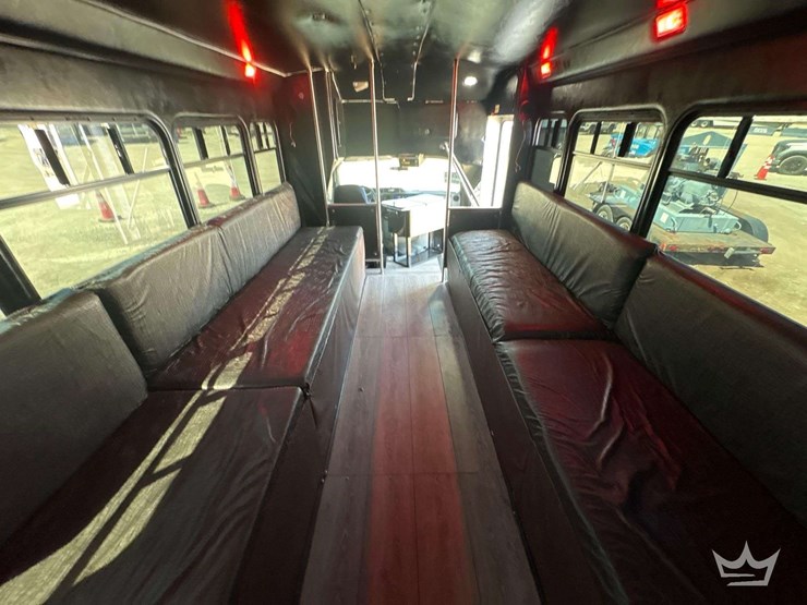 2014-ford-e350-image-26