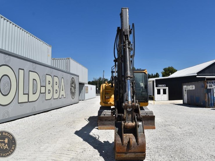 2014-deere-135g-image-21