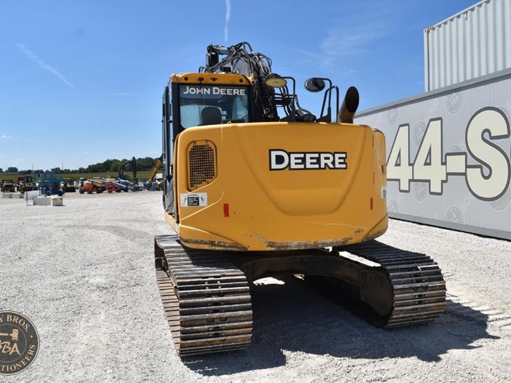 2014-deere-135g-image-11