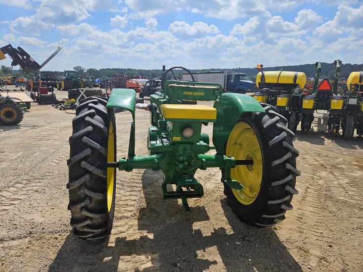john-deere-b-image-4