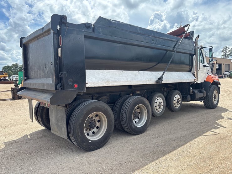 2015-freightliner-108sd-image-3