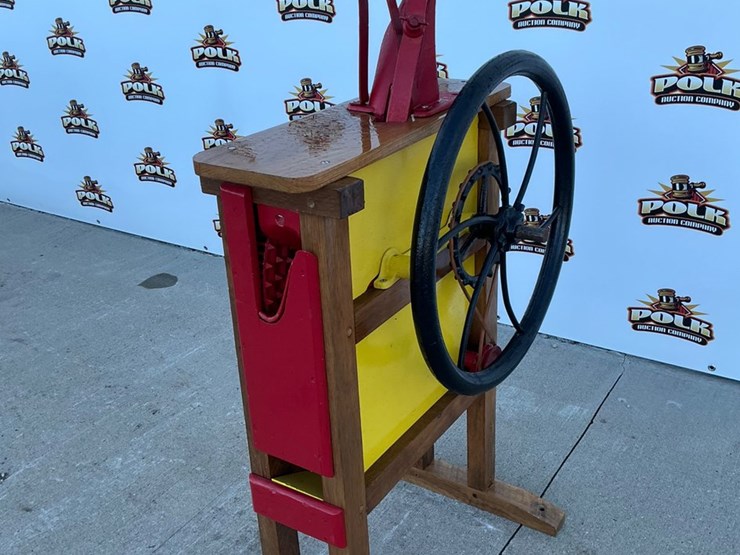 #5065-•-sandwich-mfg-co.-corn-king-antique-hand-crank-corn-sheller-image-1