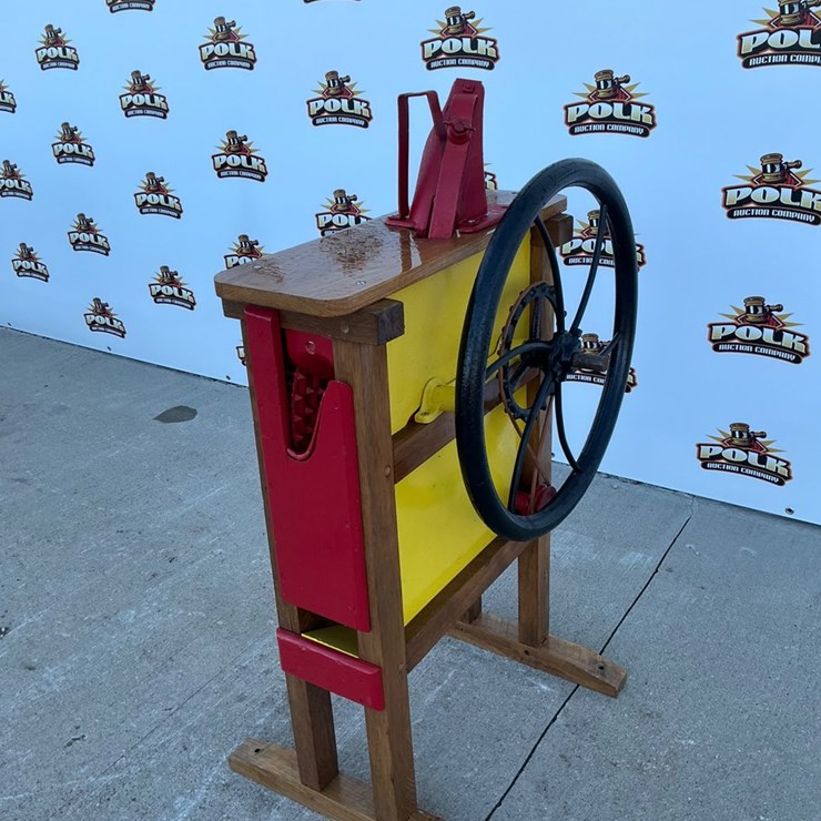 #5065 • Sandwich Mfg Co. Corn King Antique Hand-Crank Corn Sheller