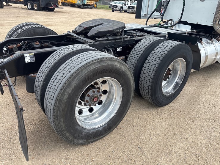 2020-peterbilt-579-image-7